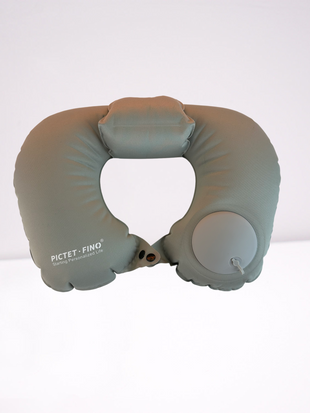 Inflatable neck pillow