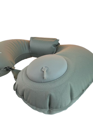 Inflatable neck pillow