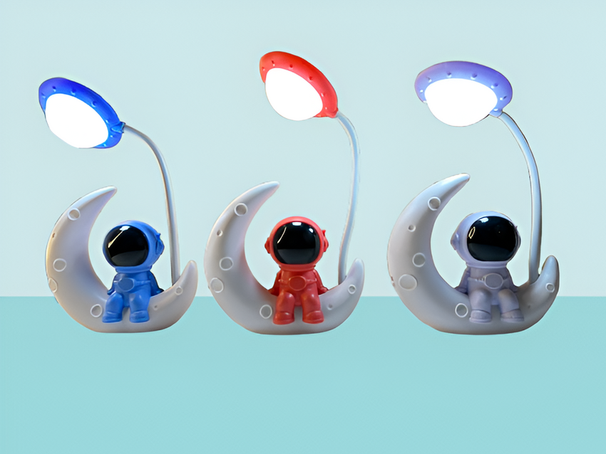 Astronaut table lamp